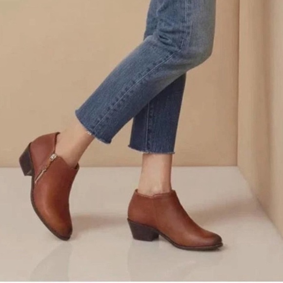 Vionic Jolene Brown Burnished Leather Ankle Bootie 8 - Picture 1 of 10